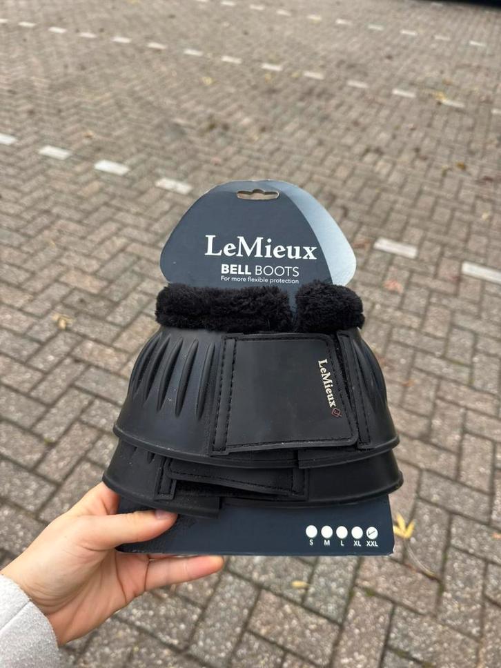 Nieuwe LeMieux Springschoenen XXL – met fleece rand, Dieren en Toebehoren, Paarden en Pony's | Beschermers, Nieuw, Springen, Ophalen of Verzenden