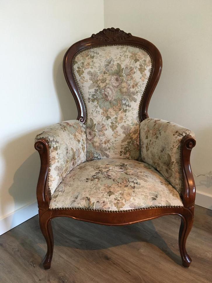 Antieke Fauteuil met Bloemenbekleding, Huis en Inrichting, Fauteuils, Gebruikt, Hout, 50 tot 75 cm, 75 tot 100 cm, Ophalen