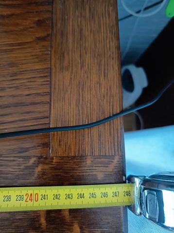 Antiek houten kastje beschikbaar voor biedingen