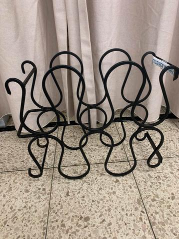 Gietijzeren wijnrek beschikbaar voor biedingen