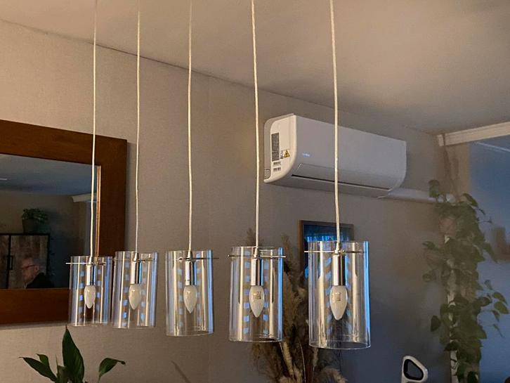 Moderne hanglamp met 5 glazen kappen, Huis en Inrichting, Lampen | Hanglampen, Zo goed als nieuw, 50 tot 75 cm, Glas, Ophalen