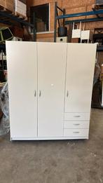 Kledingkast Varia 3-deurs | Wit | 175x146x50, Huis en Inrichting, Kasten | Kledingkasten, Ophalen, Overige materialen, 150 tot 200 cm