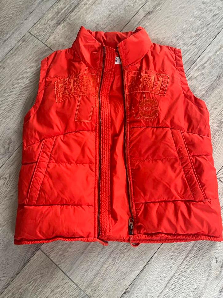 Stijlvol Oranje/rood gewatteerd bodywarmer Armani Jr., Kinderen en Baby's, Kinderkleding | Maat 152, Zo goed als nieuw, Jongen of Meisje