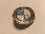 Metalen BMW AUTOMERK Speld (Blauw/Wit/Zwart/Messingkleur)., Verzamelen, Speldjes, Pins en Buttons, Verzenden, Zo goed als nieuw