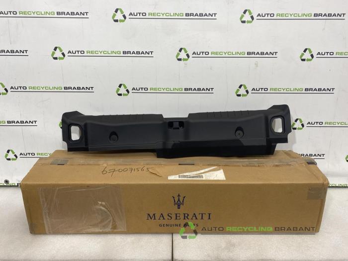 Laadbak bekleding van een Maserati Ghibli, Gebruikt, -, -, Ophalen of Verzenden