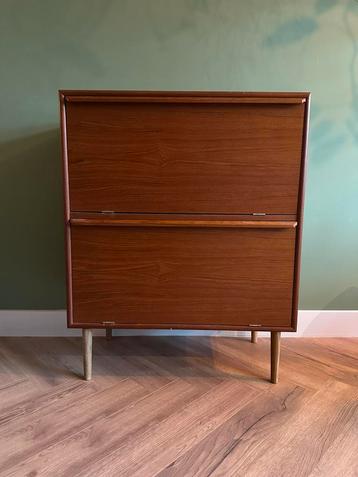 Mid century modern schoenenkast beschikbaar voor biedingen