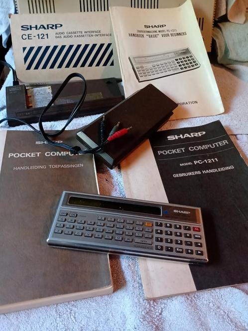 Sharp pc1211 pocket computer + CE-121 cassette interface, Computers en Software, Vintage Computers, Ophalen of Verzenden