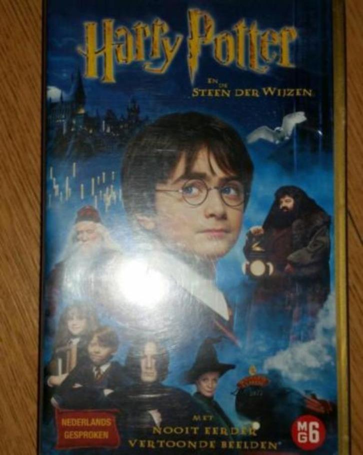 Videoband (VHS) Harry Potter en de steen der wijzen, Verzamelen, Harry Potter, Gebruikt, Overige typen, Ophalen of Verzenden
