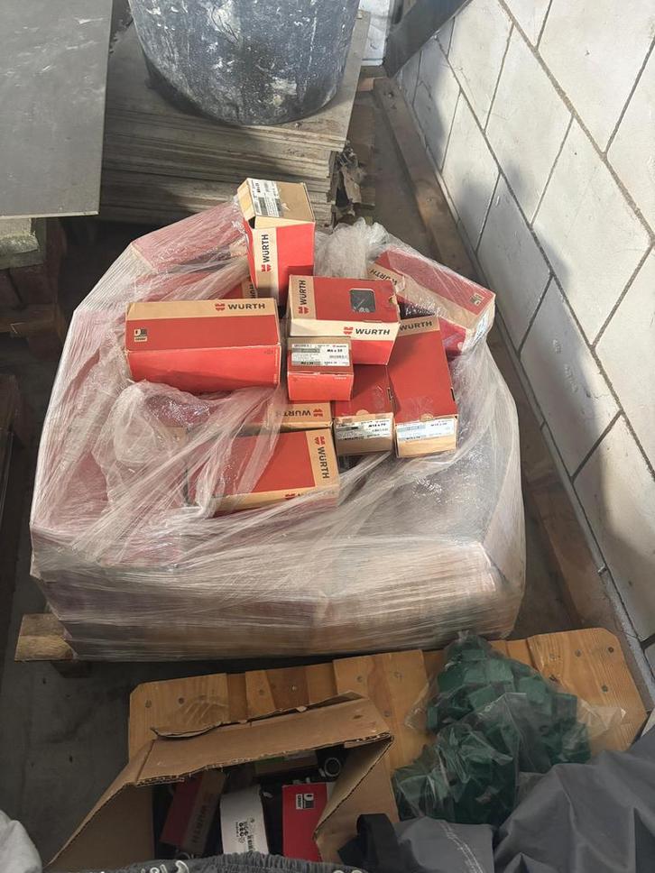Te koop: mooie partij nieuwe bouten en schroeven, Doe-het-zelf en Verbouw, IJzerwaren en Bevestigingsmiddelen, Zo goed als nieuw