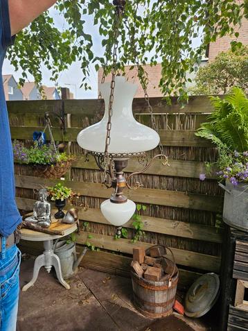 Mooie antieke hanglamp beschikbaar voor biedingen