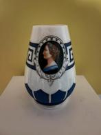 OPAALGLAZEN BEKER/ VAAS. . —  MIDDEN 19 DE EEUW., Antiek en Kunst, Antiek | Glas en Kristal, Ophalen of Verzenden