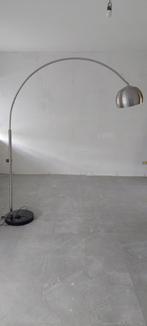 Booglamp met marmeren voet., Huis en Inrichting, Lampen | Vloerlampen, Modern, Gebruikt, Metaal, 200 cm of meer