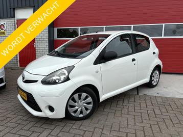Toyota Aygo 1.0 VVT-i Now AIRCO / PARKEERSENSOREN / ELEK RAM beschikbaar voor biedingen