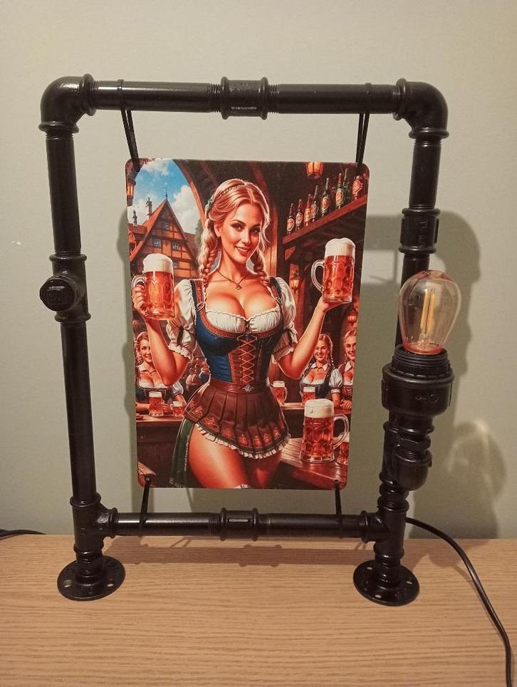 Div. Industriële handgemaakte steampunk lampen met bier girl, Verzamelen, Biermerken, Nieuw, Reclamebord, Plaat of Schild, Overige merken