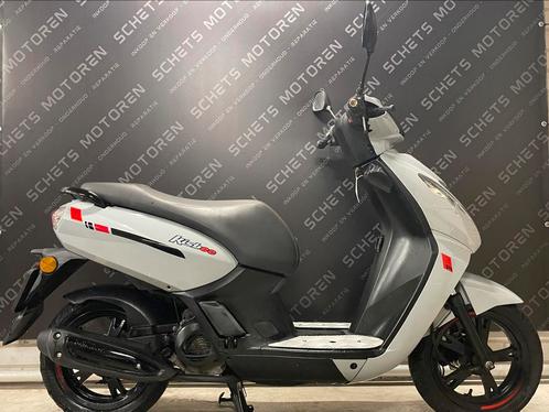 Peugeot Kisbee R | 2020 | Led | 45km (brom) | 4.612 km, Fietsen en Brommers, Scooters | Peugeot, Gebruikt, Overige modellen, Maximaal 45 km/u