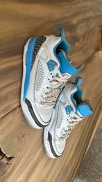 Air Jordan 3 Retro UNC (University Blue) maat 36, Ophalen of Verzenden, Zo goed als nieuw, Jongen of Meisje