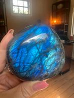 Waanzinnig mooie labradoriet sculptuur | druppelvorm, Verzamelen, Mineralen en Fossielen, Ophalen of Verzenden, Mineraal