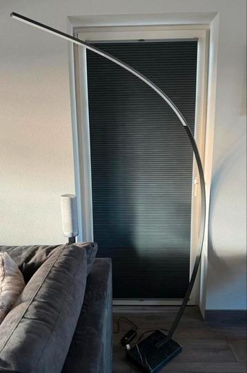Vloerlamp - zo goed als nieuw beschikbaar voor biedingen