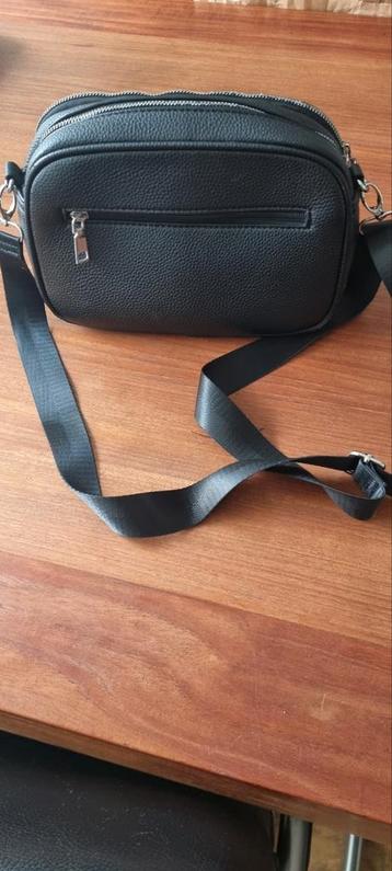 Dames schoudertasje zwart zo goed als nieuw. beschikbaar voor biedingen