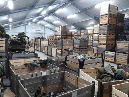 Military wholesale palletboxen backpacks slaapzakken en meer, Verzamelen, Militaria | Algemeen, Landmacht, Kleding of Schoenen