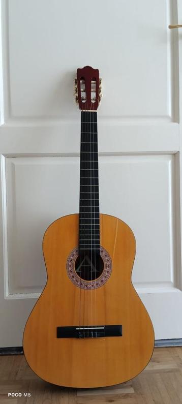 Gitaar voor beginners/ 6-snarig beschikbaar voor biedingen