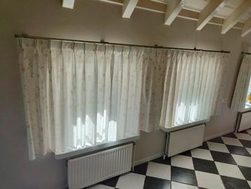 4x Gordijn – 154 br x 105 h cm– beige met bloemmotief beschikbaar voor biedingen