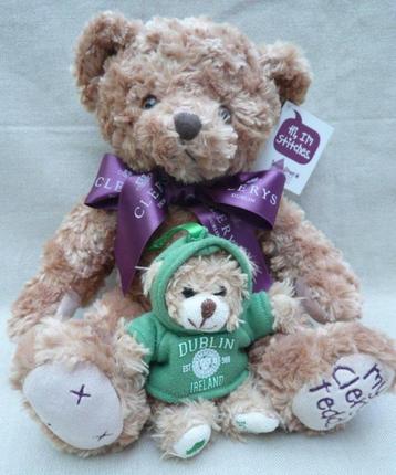 Teddybeer Stitches van Temple Street (Clerys uit Dublin) beschikbaar voor biedingen