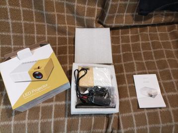 No name mini beamer / LED Projector zgan in originele doos beschikbaar voor biedingen