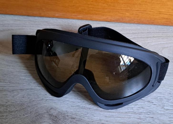 te koop zwarte ski bril en verstelbaar, Sport en Fitness, Skiën en Langlaufen, Nieuw, Overige typen, Skiën, Overige merken, Minder dan 100 cm