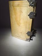 18e eeuws zilver op Bijbeltje /Missaal 2 sloten +4 hoeken, Antiek en Kunst, Antiek | Boeken en Bijbels, Ophalen of Verzenden