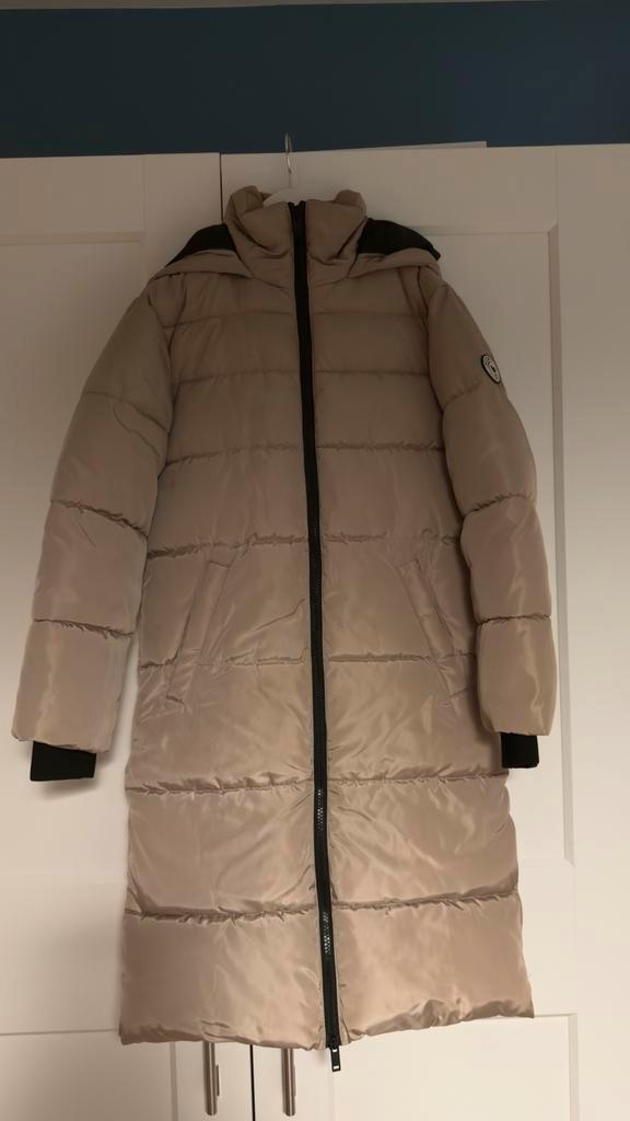 Cars winterjas beige mt 140, Kinderen en Baby's, Kinderkleding | Maat 140, Zo goed als nieuw, Meisje, Jas, Ophalen of Verzenden