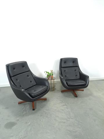 Zwarte skai kunstleder draaifauteuil uit Zweden vintage beschikbaar voor biedingen