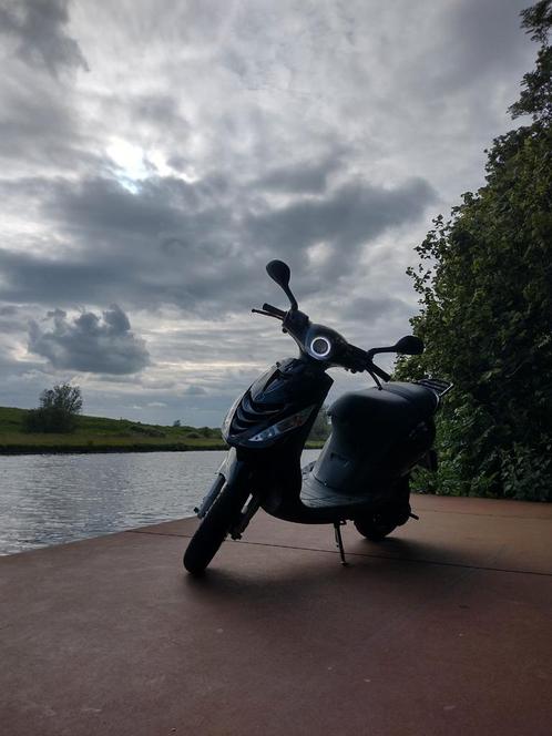 Piaggio Zip 2 takt, Fietsen en Brommers, Scooters | Piaggio, Zo goed als nieuw, Zip, Maximaal 45 km/u, Tweetakt, Ophalen of Verzenden