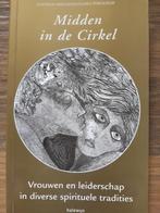 Midden in de cirkel, Centrum Vrouwenstudies Theologie, Boeken, Godsdienst en Theologie, Ophalen of Verzenden, Gelezen, Overige religies