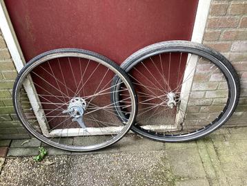 fietswielen: 5 stuks in goede staat (zie tekst en fotos) beschikbaar voor biedingen