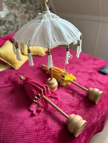 3 Decoratie Parasols - Wit, Geel, Fuchsia - Nieuw beschikbaar voor biedingen
