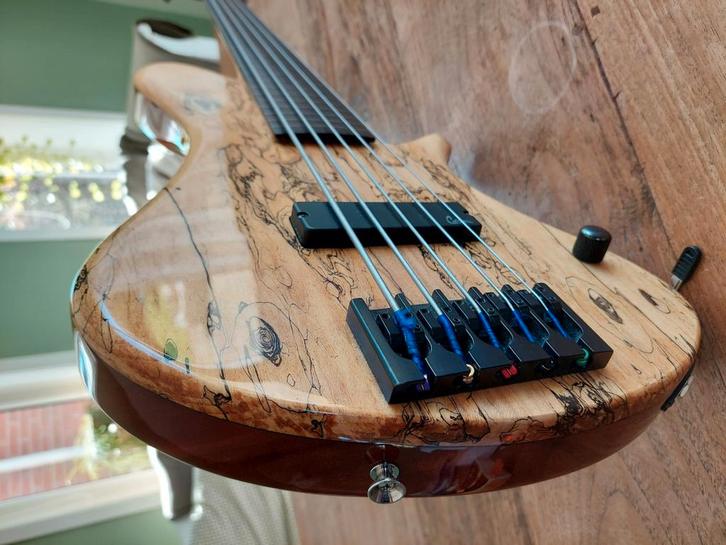 Martin Keith Elfin fretless 5 snaar, Muziek en Instrumenten, Snaarinstrumenten | Gitaren | Bas, Gebruikt, Elektrisch, 5-snarig