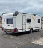 Klaar voor vakantie: Knaus 500 TKM met mover & stapelbed, Caravans en Kamperen, Caravans, Vast bed, Treinzit, Particulier, Luifel