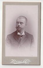 CDV man met knijpbril pince-nez door Koene & Co Batavia, Verzamelen, Foto's en Prenten, Verzenden, Voor 1940, Gebruikt, Foto