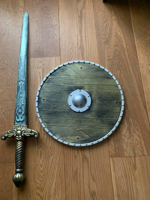 Costume - Sword and Shield, Hobby en Vrije tijd, Kostuums, Theaterbenodigdheden en LARP, Nieuw, Ophalen of Verzenden