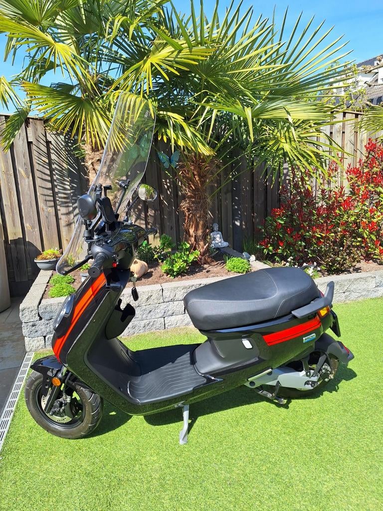 Mooie Nui scooter met windscherm, Ophalen of Verzenden, Benzine, Overige merken