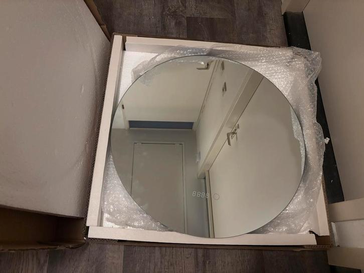 Badkamerspiegel Rond 60cm LED verlichting en verwarming, Huis en Inrichting, Woonaccessoires | Spiegels, Zo goed als nieuw, Minder dan 100 cm