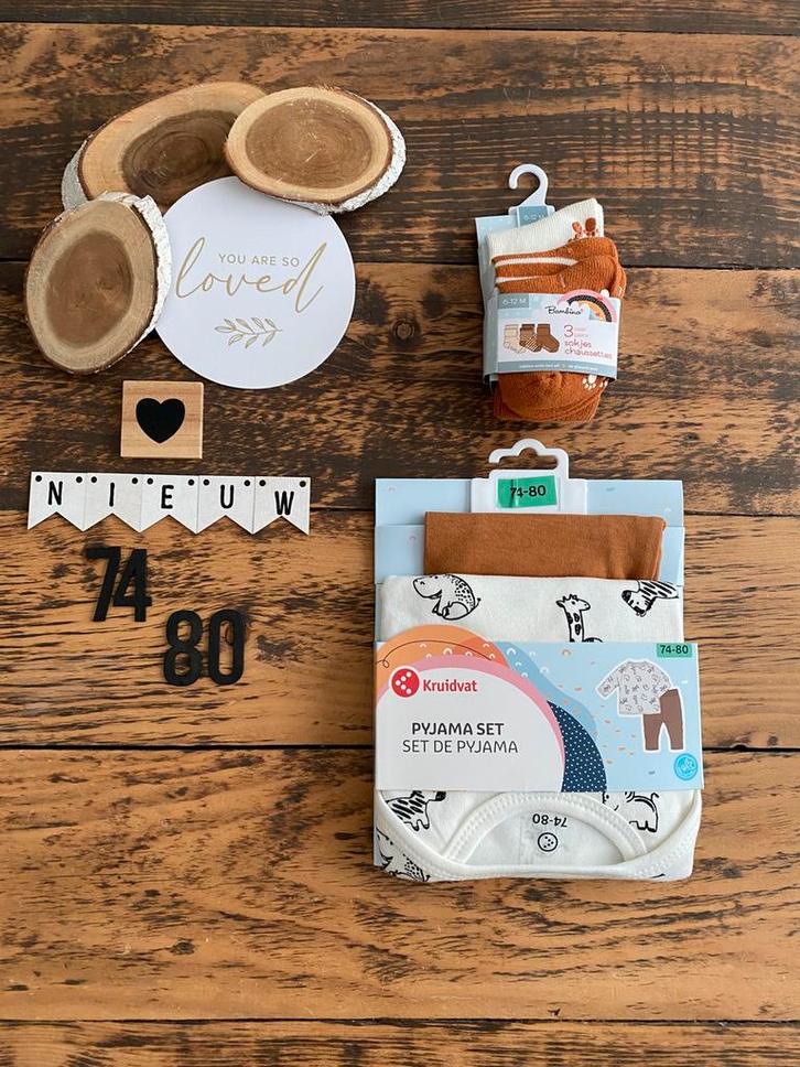 Baby unisex pyjama en setje sokken kruidvat bambino 74/80, Kinderen en Baby's, Babykleding | Maat 74, Nieuw, Jongetje of Meisje