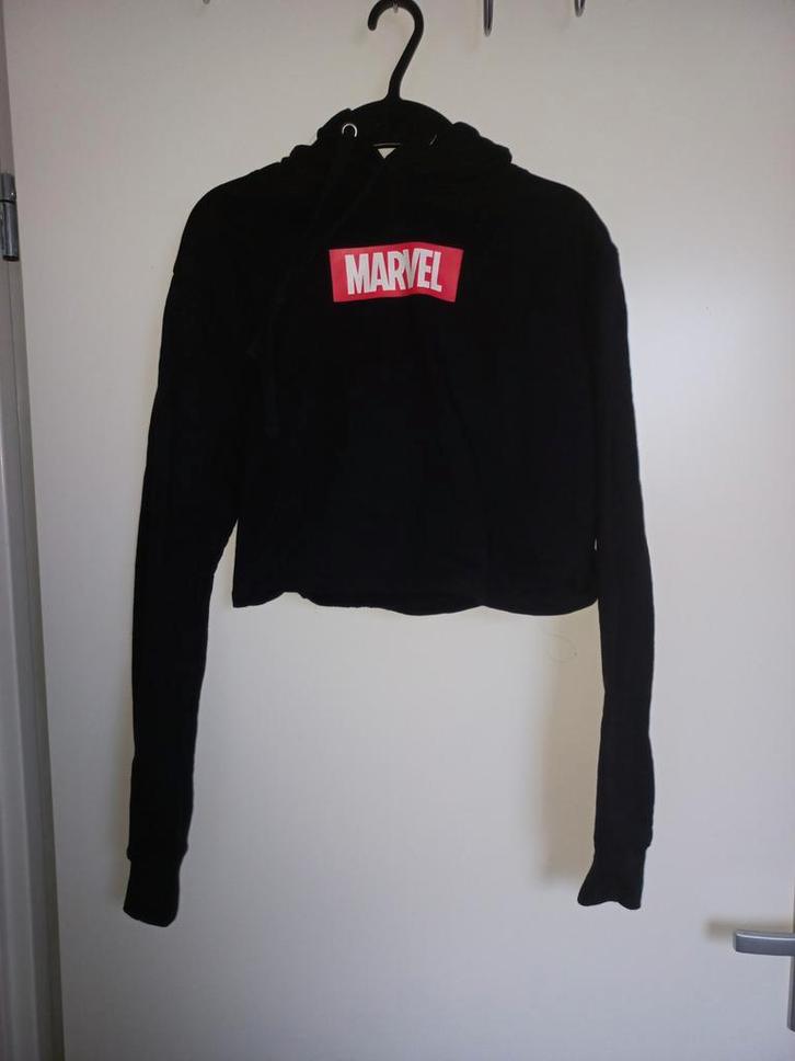Cropped hoodie met Marvel logo - maat S, Kleding | Dames, Truien en Vesten, Zo goed als nieuw, Maat 36 (S), Zwart, Ophalen of Verzenden
