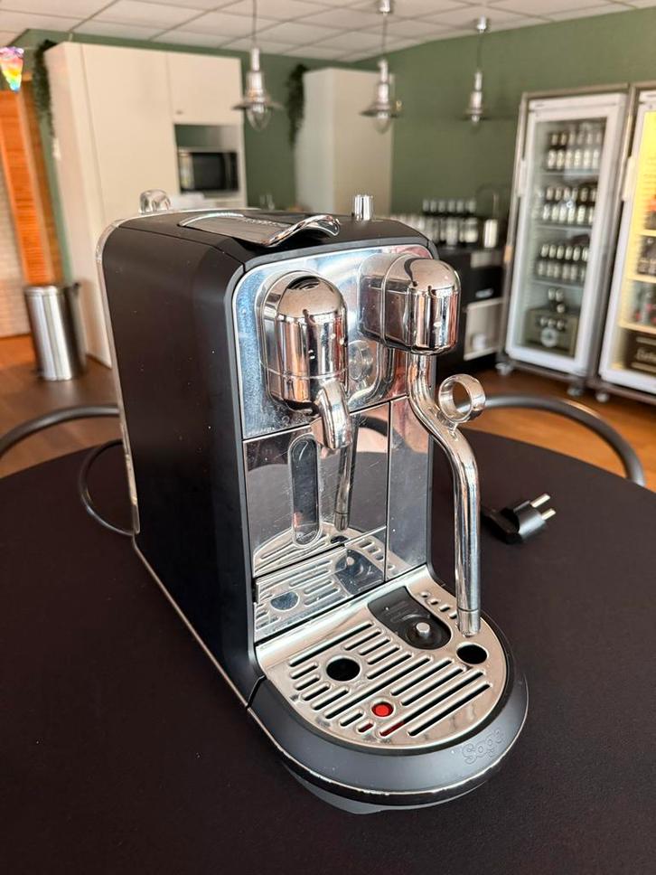 Nespresso Sage Koffiezetapparaat + Melkopschuimer, Witgoed en Apparatuur, Koffiezetapparaten, Zo goed als nieuw, Koffiepads en cups