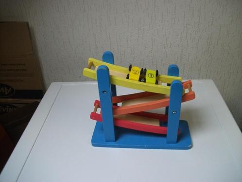 Autobaan met 2 auto's, Kinderen en Baby's, Speelgoed | Houten speelgoed, Gebruikt, Overige typen, Ophalen of Verzenden