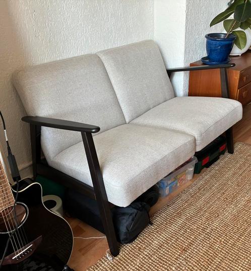Ekenäset tweezits bankje, Huis en Inrichting, Banken | Sofa's en Chaises Longues, Zo goed als nieuw, Tweepersoons, Minder dan 150 cm