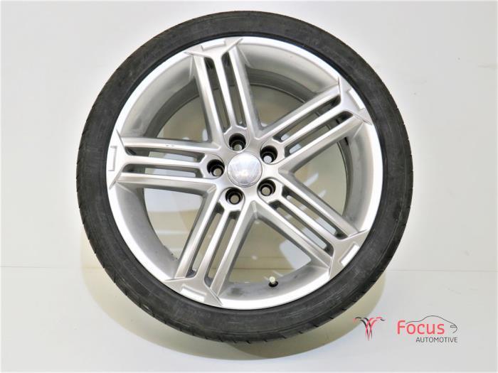 Velg + Band van een Volkswagen Polo, Auto-onderdelen, Banden en Velgen, Personenwagen, Gebruikt, 6 maanden garantie, 12 maanden garantie