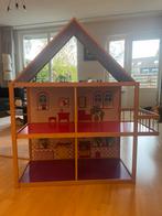 Groot houten poppenhuis /barbiehuis, Kinderen en Baby's, Speelgoed | Poppenhuizen, Ophalen, Zo goed als nieuw