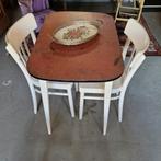 Brocante kleine tafel eettafeltje met 2 houten cafestoelen, Ophalen